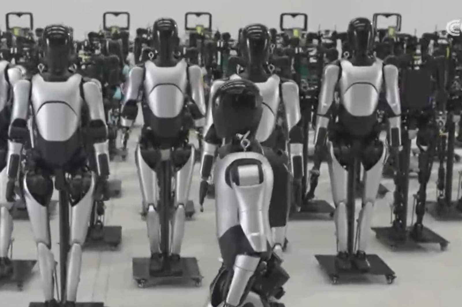 央视报道！揭秘15vip太阳机器人量产超级工厂